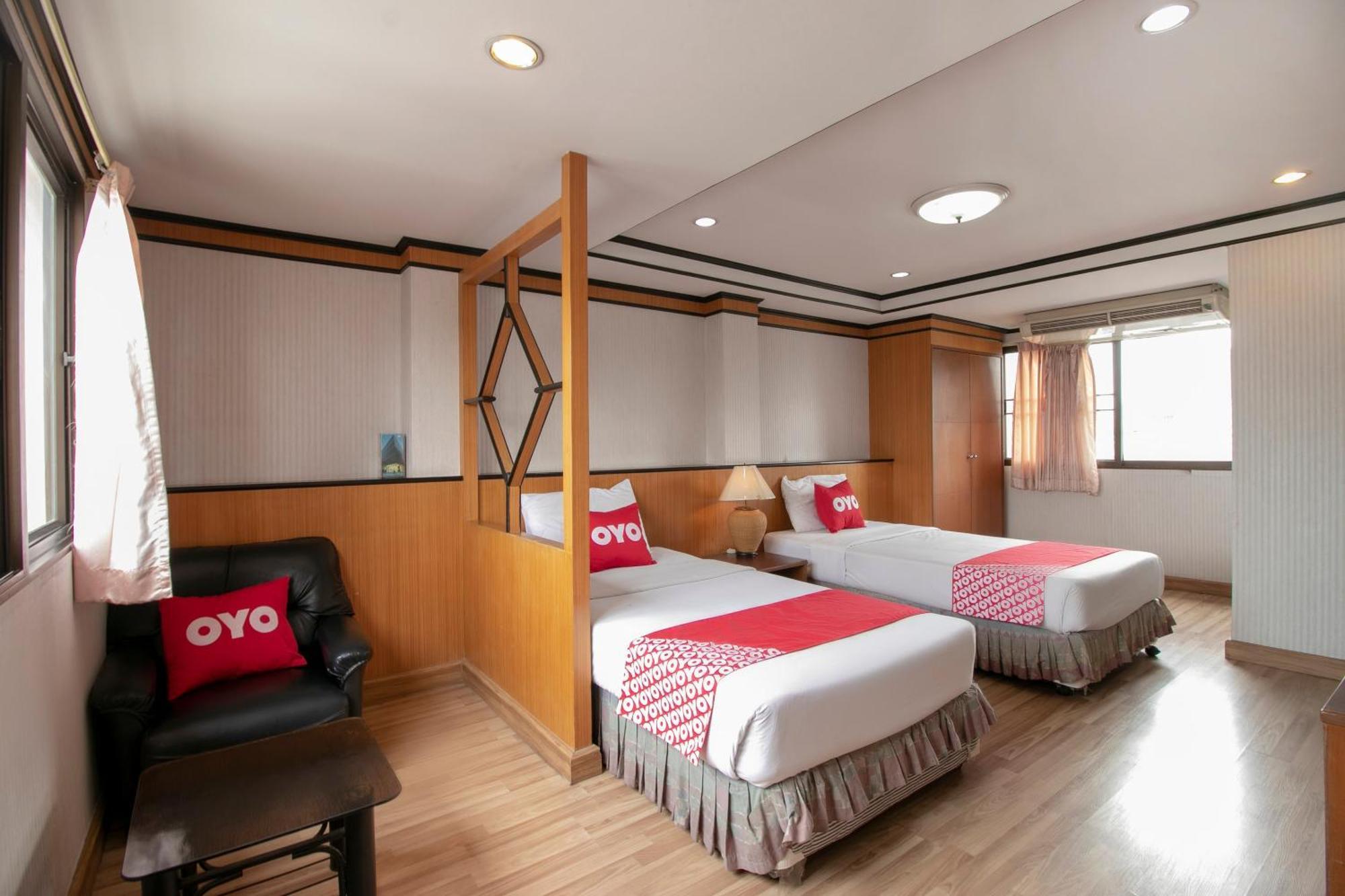 Oyo 75385温隆酒店 曼谷 外观 照片